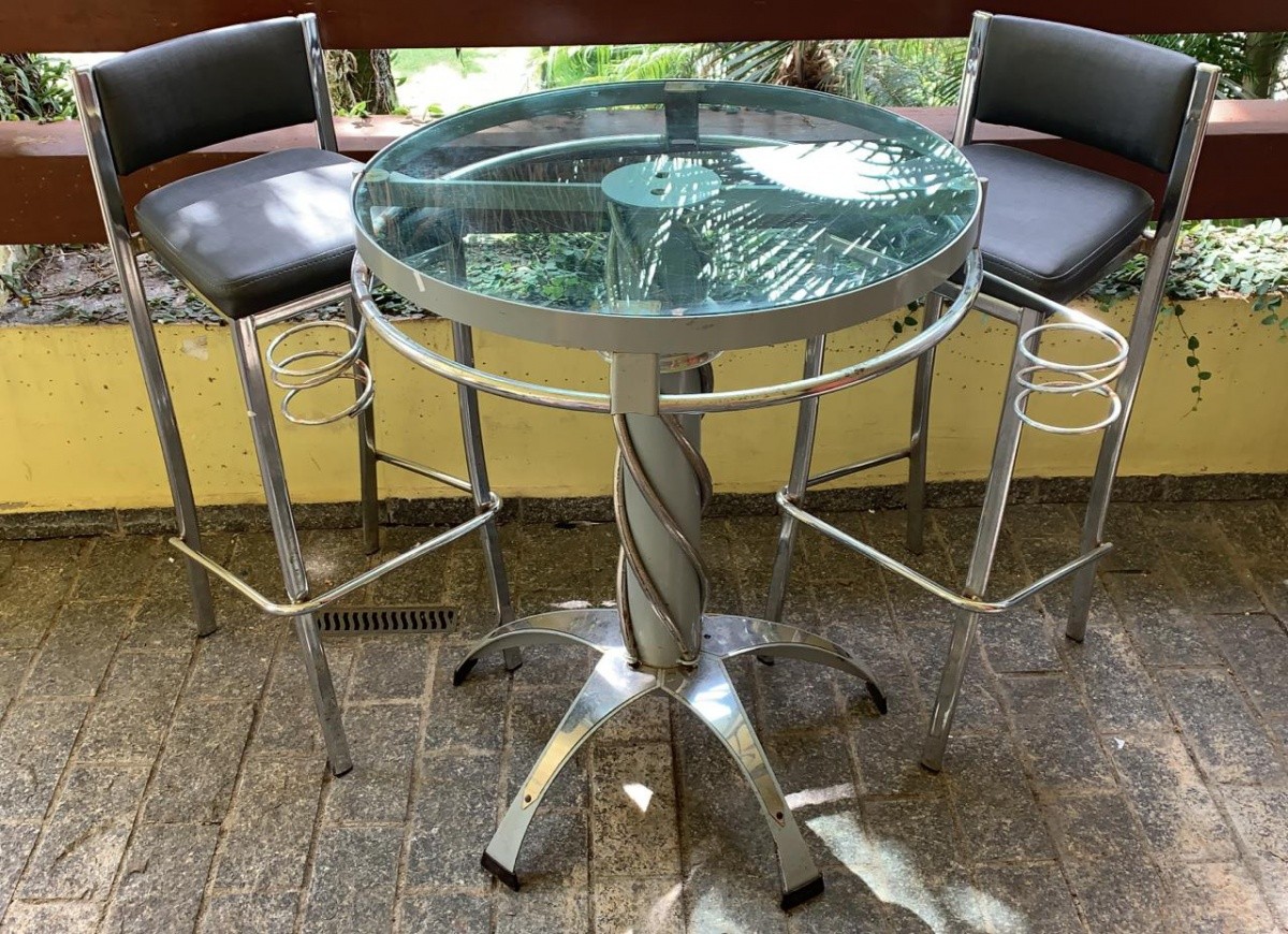 MESA HAPPY HOUR EM METAL TAMPO DE VIDRO COM DUAS BANQUETAS CROMADAS 