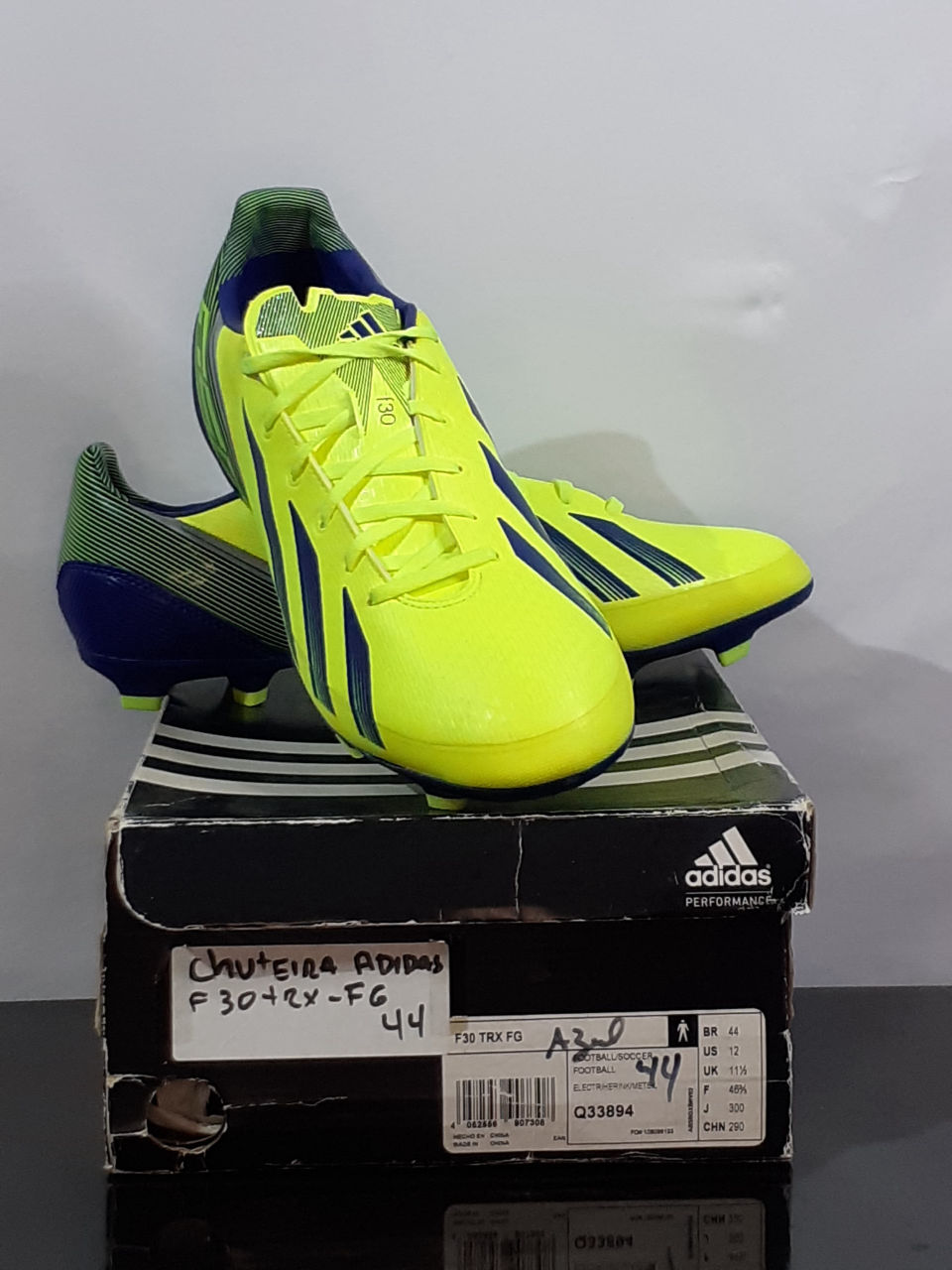 CHUTEIRA ADIDAS FUTEBOL DE CAMPO FG F30 TRX TAMAHO 44 - NOVO