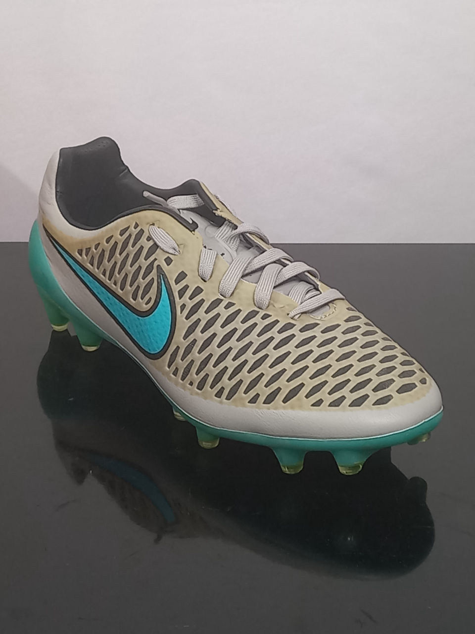 CHUTEIRA NIKE PROFISSIONAL MAGISTA OPUS FG TAMANHO 37 - NOVA