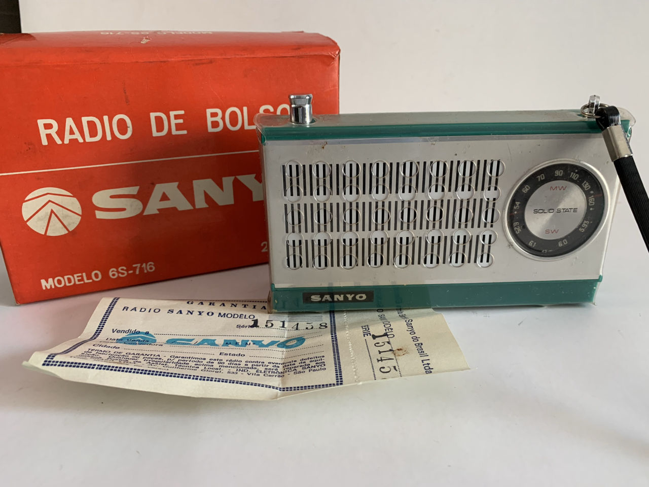 SANYO - ANTIGO RÁDIO DE BOLSO COM ALIMENTAÇÃO A PILHA - MODELO 6S